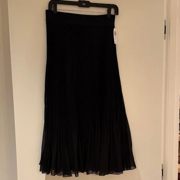 Aritzia Black Pleated Midi Skirt - Picture 4 of 4